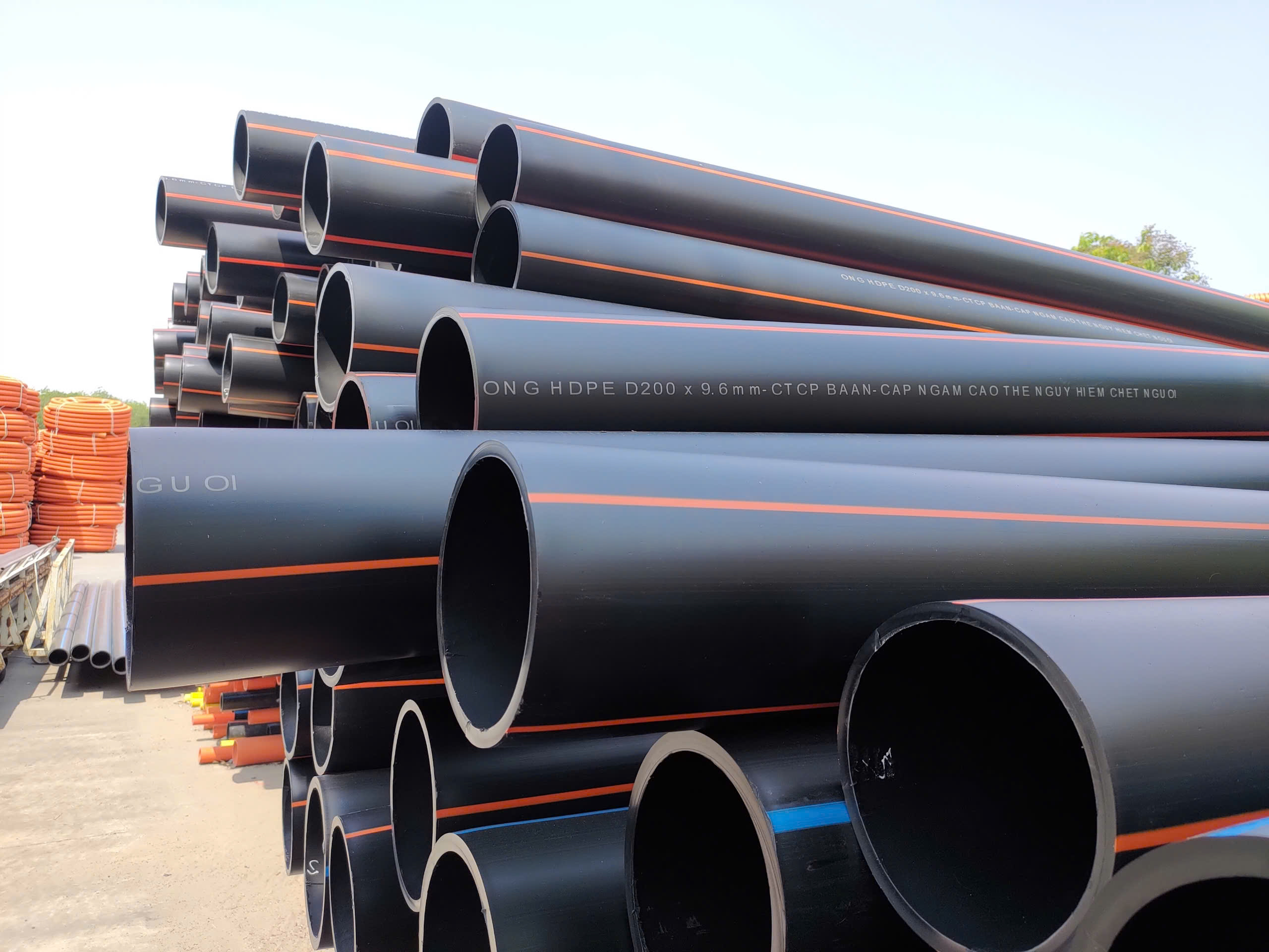Ống nhựa HDPE ĐEN SỌC CAM